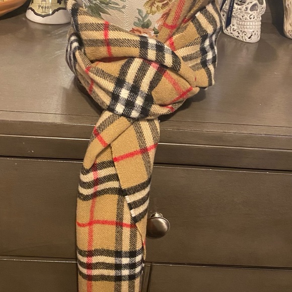Vintage Burberry Check Lambswool Scarf in Brown (BRAND NEW w/out tags) - Picture 2 of 12